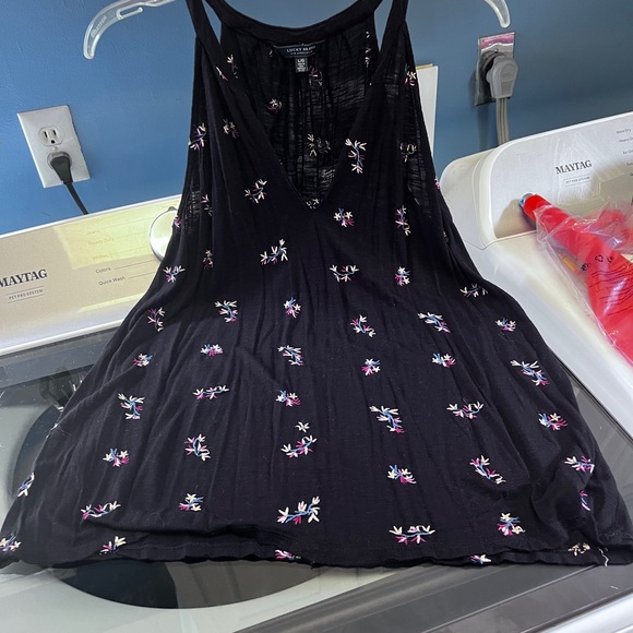 Lucky Brand black floral tank with v-neck. Worn 1x. Size L - Picture 3 of 8